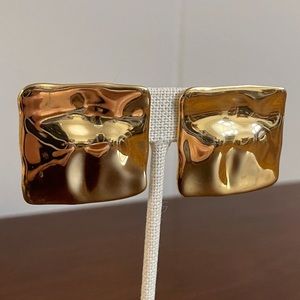 Gold tone square shaped earrings. Vintage. No stamp marks.
